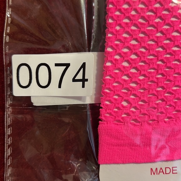 New neon pink fingerless arm gloves - Picture 3 of 4